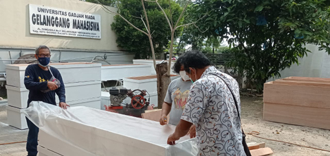 Alumni UGM Buat Peti Mati Jenazah Pasien Corona, Disumbangkan ke RS di Yogya (1)