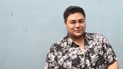 5 Selebriti Pria Indonesia Yang Pernah Lakukan Sulam Alis Kumparan Com