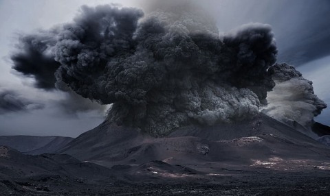 Ilustrasi gunung meletus.  Foto: Pxfuel