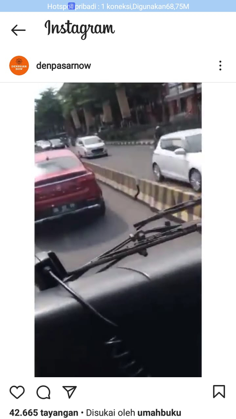 Panik Jadi Alasan Pengemudi Mobil Mercedes Benz Di Bali Yang Halangi Damkar Kumparan Com