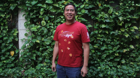 Pemain Film "Mendadak Kaya" Panji Pragiwaksono saat berkunjung ke kantor kumparan. Foto: Faisal Rahman/kumparan