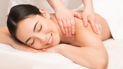 Ilustrasi pijat setelah melahirkan. Foto: Shutter Stock