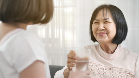  ilustrasi nenek. Foto: Shutter Stock