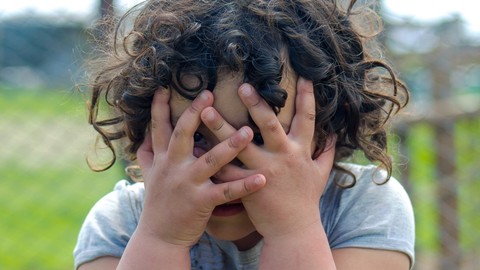 ilustrasi anak menutup mata Foto: Shutterstock