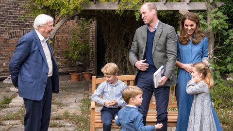 Sir David Atteborough (kiri) bersama keluarga Pangeran William. Foto: Instagram/@Kesington Royal