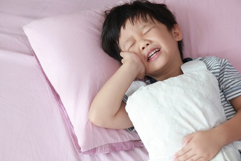 Ilustrasi anak rewel sebelum tidur. Foto: Shutter Stock