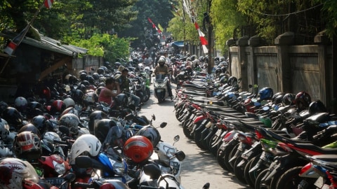 Dishub Bandung Tertibkan Parkir Liar 50 Kendaraan Dicabut Pentilnya Kumparan Com