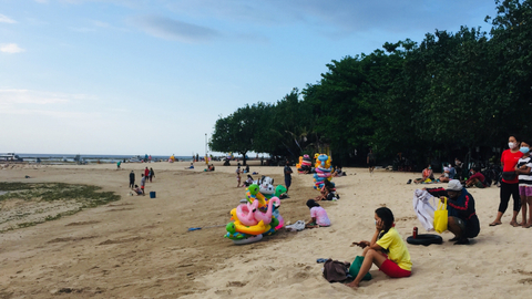 Hari Pertama Penerapan Ganjil-Genap di Pantai Sanur Bali, Sepi Wisatawan (2)