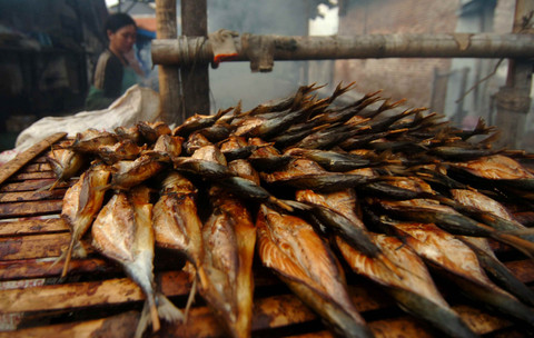 Ilustrasi Ikan Asap. Foto: Oky Lukmansyah/ANTARA