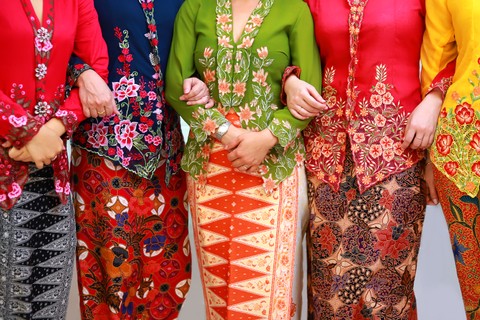 Ilustrasi berkebaya untuk merayakan budaya perempuan di zaman dahulu. Foto: Shutterstock