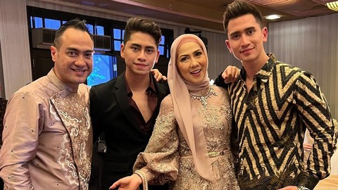 Verrell Bramasta dan Athalla Naufal hadiri acara lamaran Venna Melinda dan Ferry Irawan. Foto: Instagram/@bramastavrl