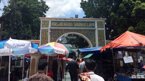 Suasana menjelang salat Jumat di Masjid Agung Sunda Kelapa, Jakarta Pusat, Jumat (6/3). Foto: Lutfan Darmawan/kumparan
