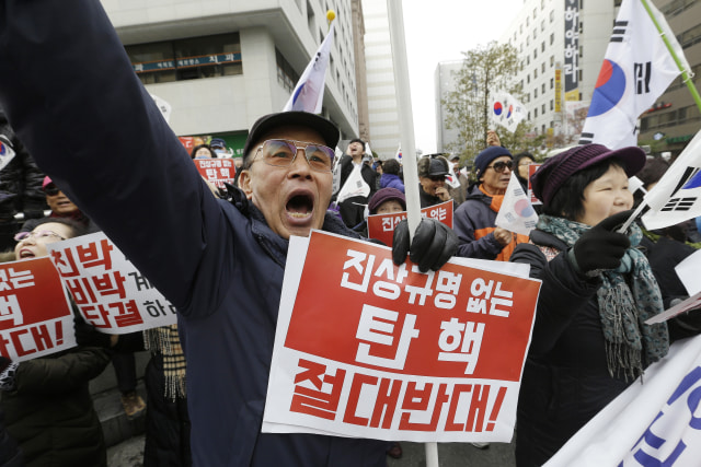 Masyarakat Korea Desak Pemakzulan Presiden Park Geun-hye (Foto: AP/Ahn Young-joon)