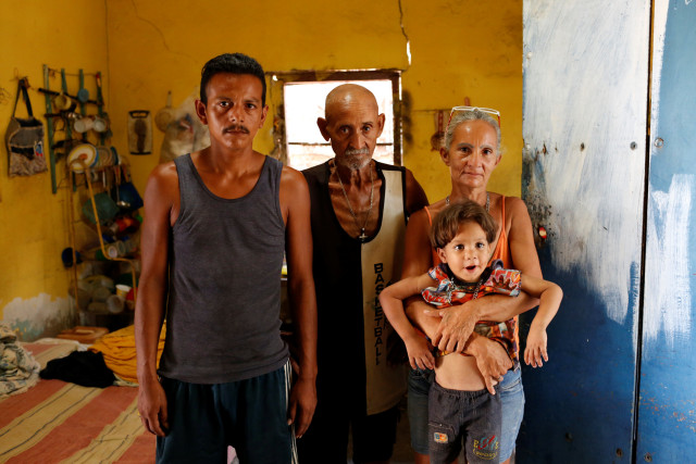 Keluarga miskin di Punto Fijo, Venezuela  (Foto: Reuters/Carlos Garcia Rawlins)