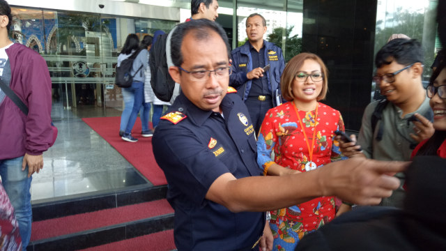 Direktur Jenderal Bea dan Cukai Heru Pambudi menjawab pertanyaan wartawan usai peluncuran Tim Reformasi Perpajakan dan Tim Penguatan Reformasi Kepabeanan dan Cukai. (Foto: Rivi Satrianegara)