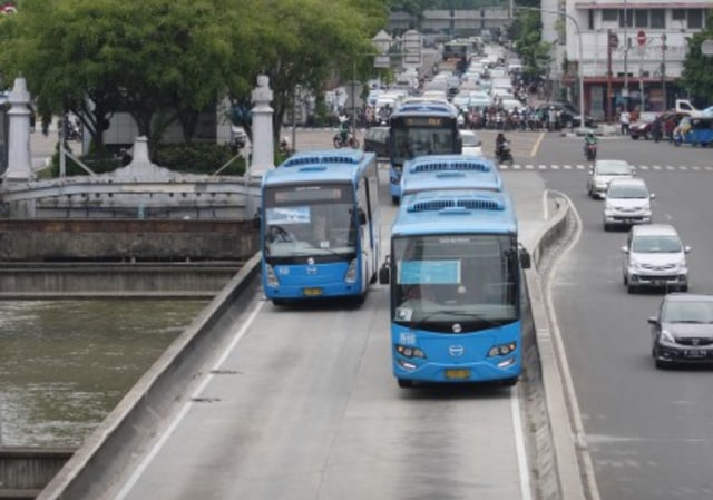 Armada Transjakarta (Foto: Reno Esnir/Antara)