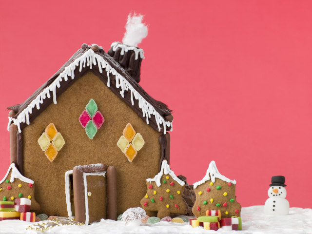 Kue jahe yang dibentuk rumah atau disebut Pfefferkuchenhaus adalah makanan khas Natal di Jerman. (Foto: Thinkstock)