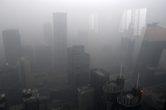 Polusi udara di Beijing, China yang tampak dari atas sebuah gedung (Foto: APexchange)