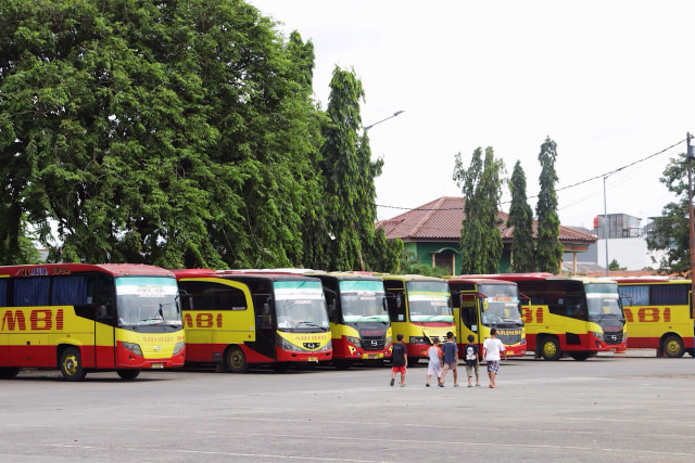 Suasana Terminal Kalideres menjelang natal dan tahun baru (Foto: Fanny Kusumawardhani)