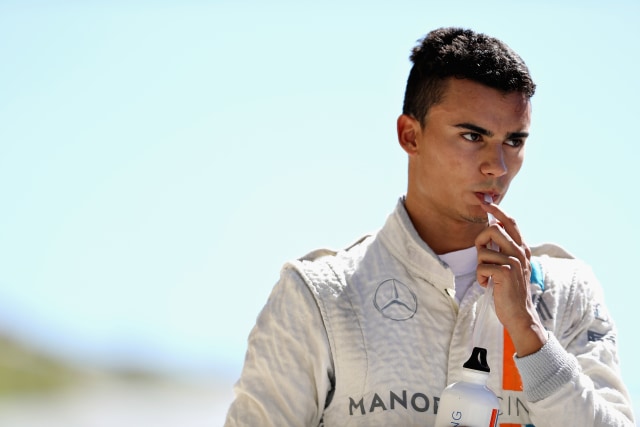 Pascal Wehrlein sebelum balapan bersama timnya, Manor Racing Team, di Grand Prix Amerika Serikat. (Foto: Mark Thompson/Getty Images)