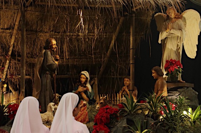 Patung ilustrasi peristiwa kelahiran Yesus. (Foto: Fanny Kusumawardhani/kumparan)