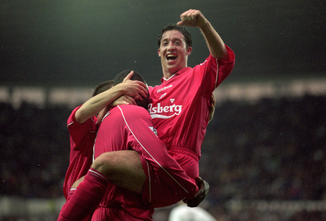 Robbie Fowler saat membela Liverpool. Foto: Ross Kinnaird/Getty Images