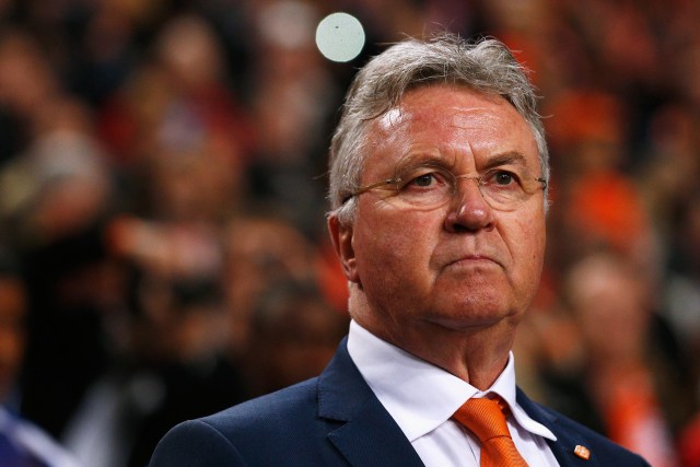 Hiddink saat memimpin Timnas Belanda menghadapi Timnas Turki. Foto: Dean Mouhtaropoulos/Getty Images