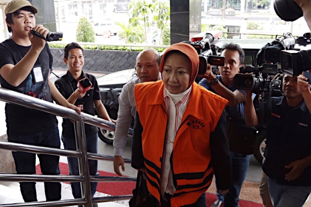 Walikota Cimahi, Atty Suharti tiba di KPK (Foto: Fanny Kusumawardhani)