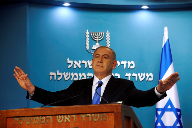 PM Israel Benjamin Netanyahu pidato di kantornya (Foto: Baz Ratner/Reuters)