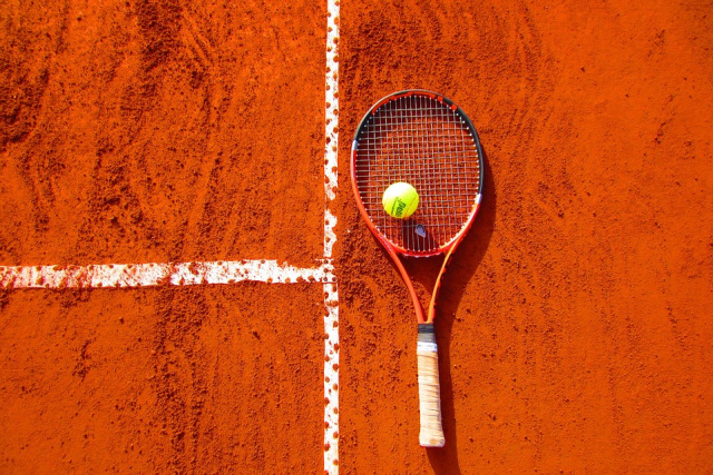 Olahraga Tenis (Foto: pixabay.com/Cynthiamcastro)