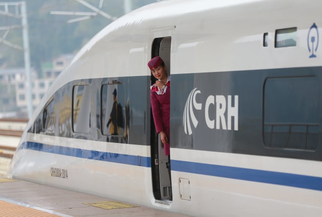 Kereta Cepat China dengan nama CRH. (Foto: Reuters)