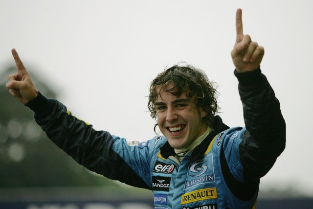 Alonso saat memenangi balapan bersama Renault. (Foto: Getty Images)