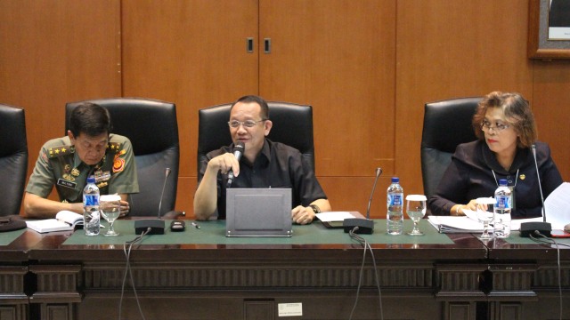 Sekretaris MA Nurhadi (tengah) di sebuah acara. (Foto: Dok. Makamah Agung)