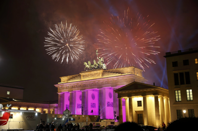 Tahun Baru di Berlin, Jerman (Foto: Reuters/Fabrizio Bensch)