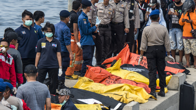 Kantung jenazah korban Zahro Express (Foto: M Agung Radjasa/Antara)