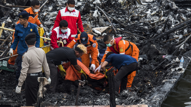 23 orang tewas akibat terbakarnya Zahro Express (Foto: M Agung Radjasa/Antara)