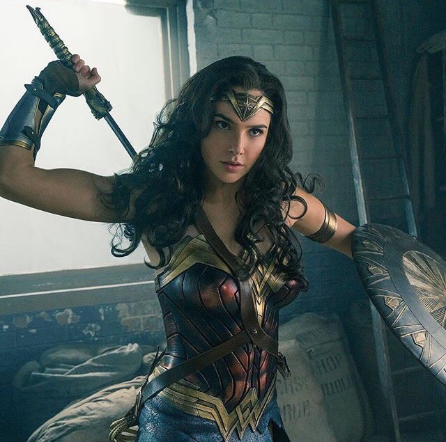 Diana mencoba menghentikan perang. (Foto: Dok. Warner Bros)