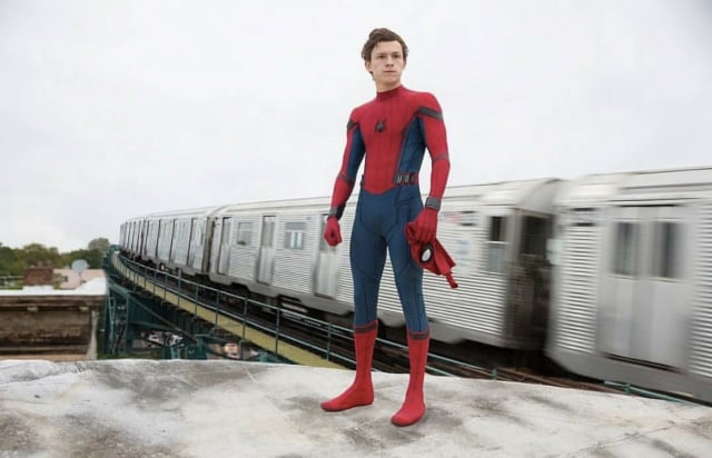 Adegan Spiderman membuka penutup muka. (Foto: Marvel/Sony Pictures)