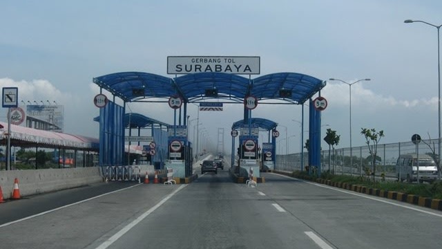 Tol Surabaya di Jembatan Suramadu. (Foto: Wikimediacommons)