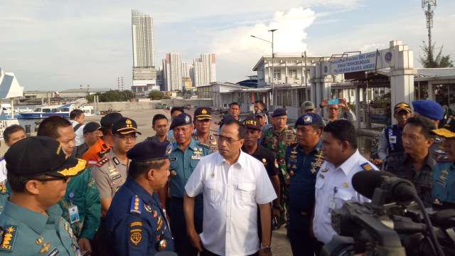 Petugas sampaikan perkembangan ke Menhub. (Foto: Fahrian Saleh/kumparan)