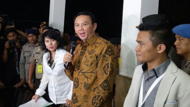 Ahok gelar konferensi pers. (Foto: Marcia Audita/kumparan)