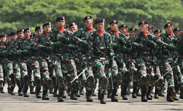 Pasukan TNI bersiap apel. (Foto: R. Rekotomo/Antara Foto)