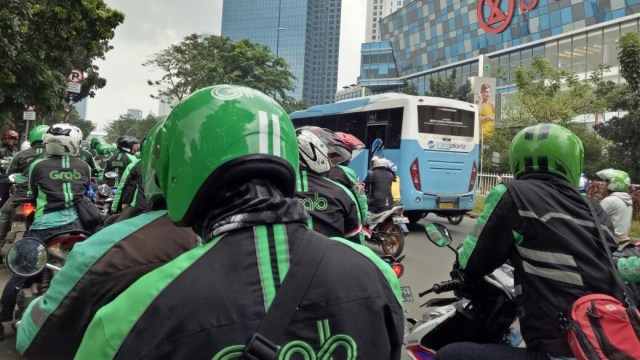 Pengemudi GrabBike berkumpul di Kota Kasablanka. (Foto: Aprilandika Hendra/kumparan)