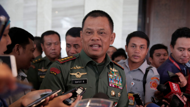 Panglima TNI Gatot Nurmantyo berbicara pada media (Foto: Beawiharta/REUTERS)
