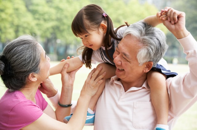 Sudahkah kamu berkumpul bersama kakek dan nenek? (Foto: Thinkstock)