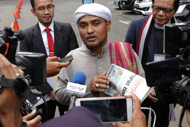 Habib Novel memberikan keterang kepada pers. (Foto: Fanny Kusumawardhani/kumparan)