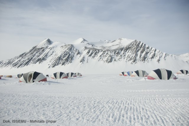 Puncak Vinson Massif, Antartika (Foto: Mahitala, Unpar)