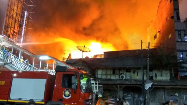 Kebakaran di Taman Sari, Jakarta Barat (Foto: Twitter/ @TMCPoldaMetro)