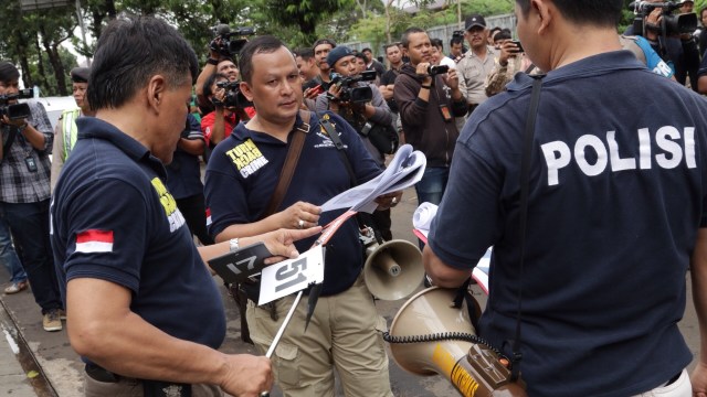 Polisi menyiapkan rekonstruksi. (Foto: Fanny Kusumawardhani/kumparan)