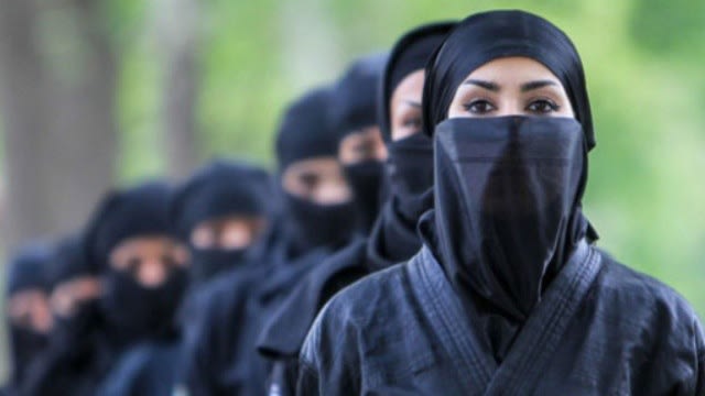 Ninja wanita asal Iran. (Foto: Instagram/bujinkan_iran)